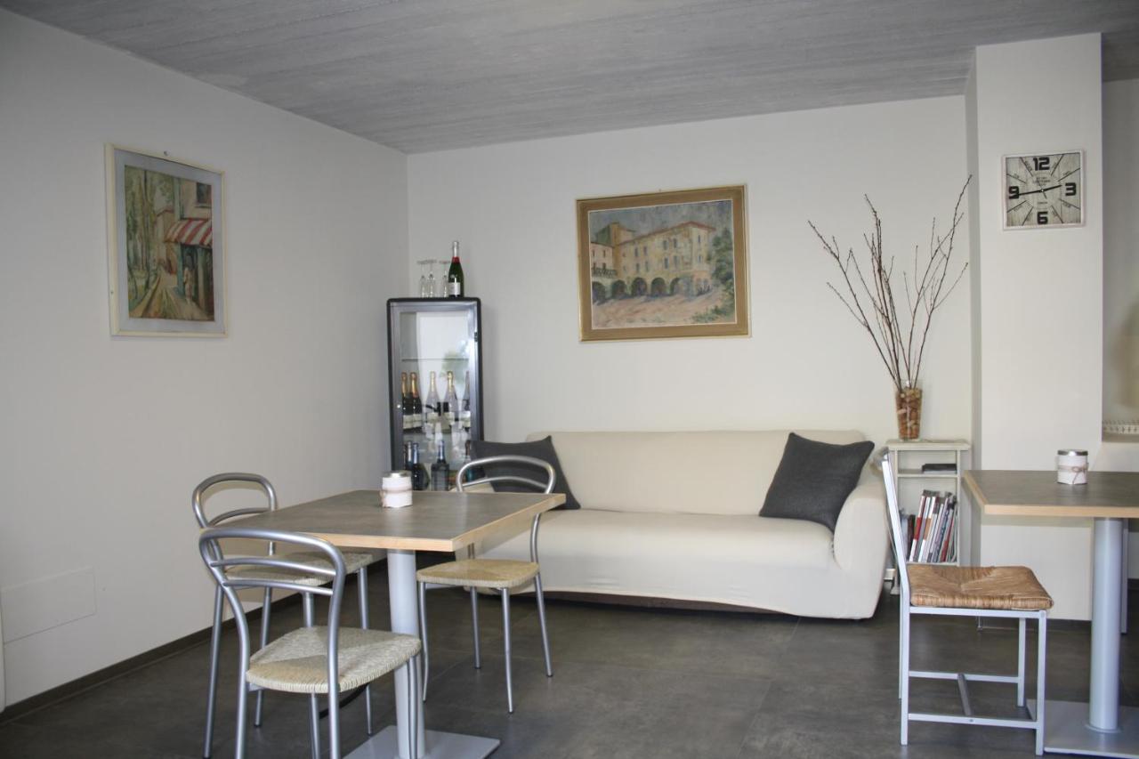 Cascina San Martino Bed and Breakfast Passirano Exteriör bild